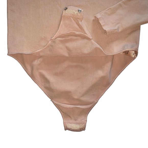 SKIMS Essential Mock Neck Long Sleeve Bodysuit Sienna Tan - Picture 6 of 11